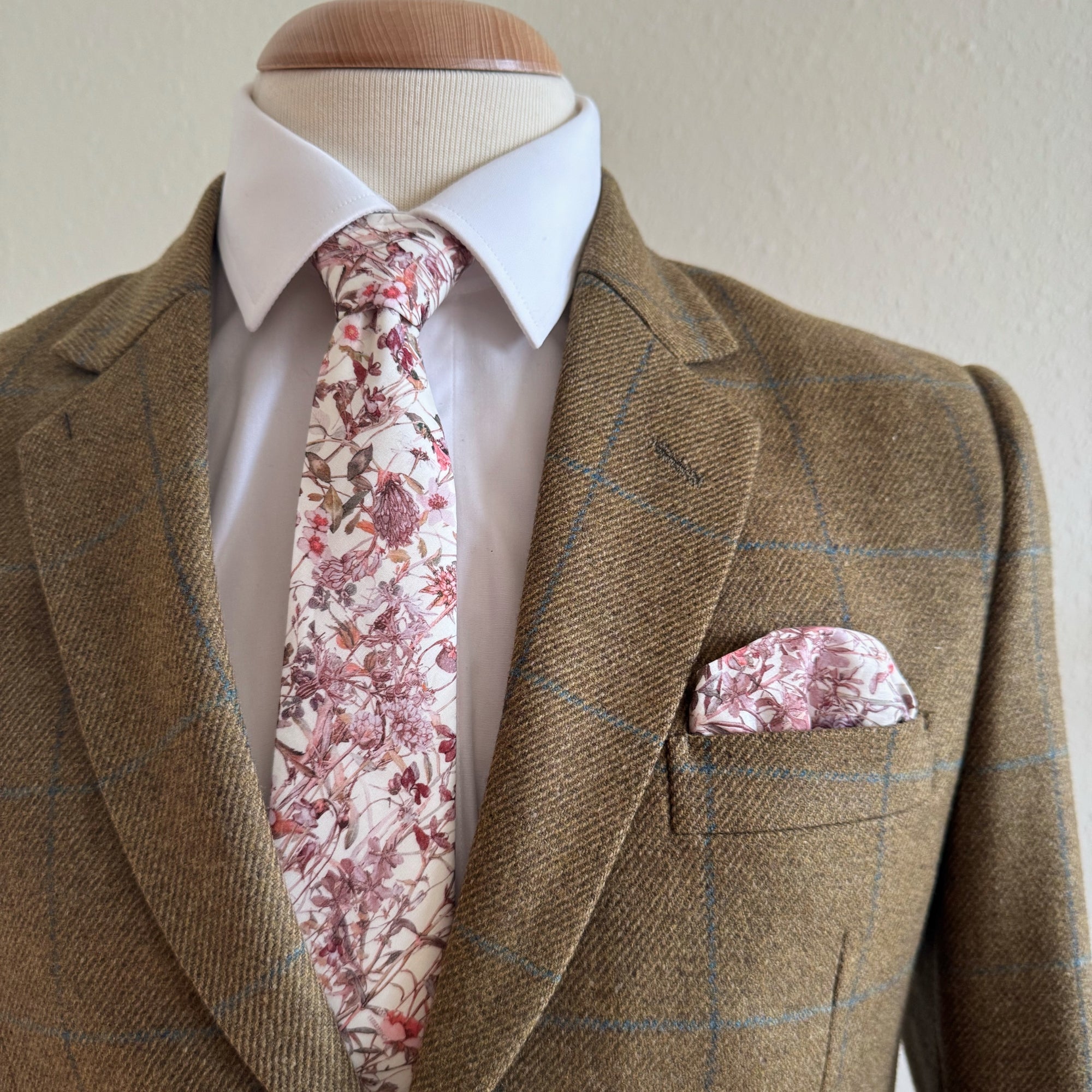 Liberty of London Tie in Dusky Pink Wildflowers