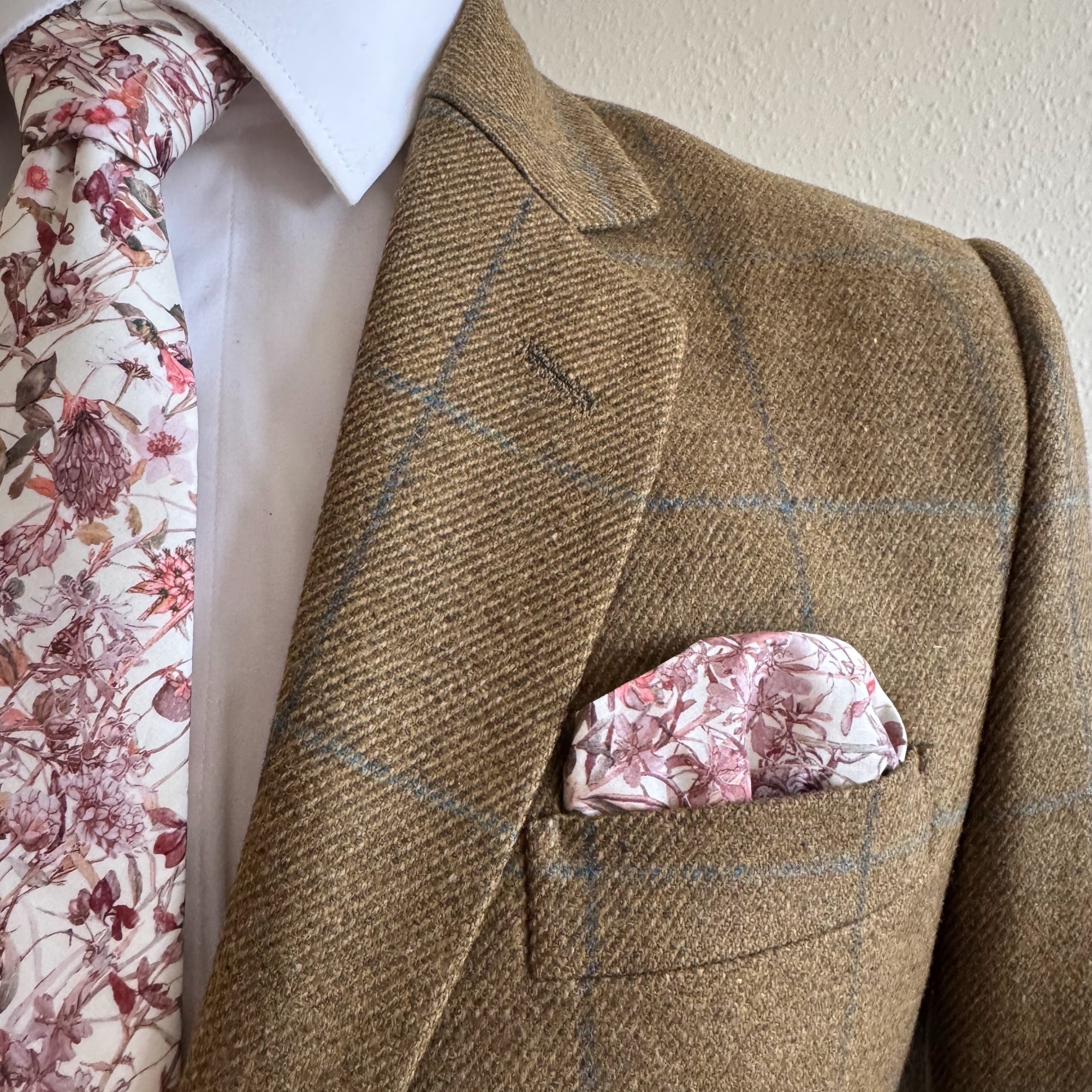 Liberty of London Tie in Dusky Pink Wildflowers