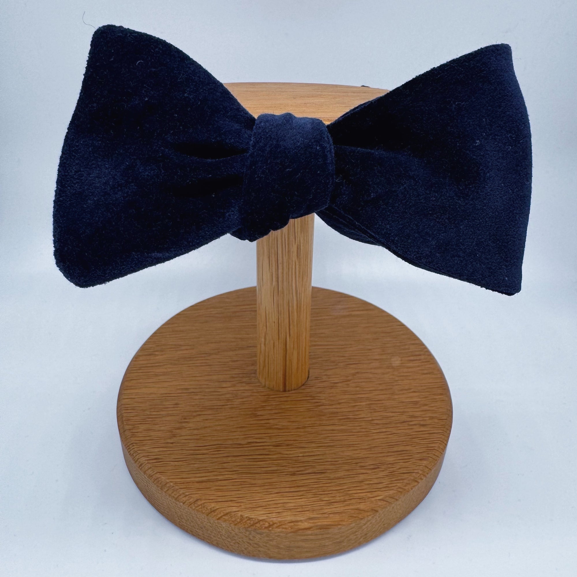 Navy Bow Tie in Velvet